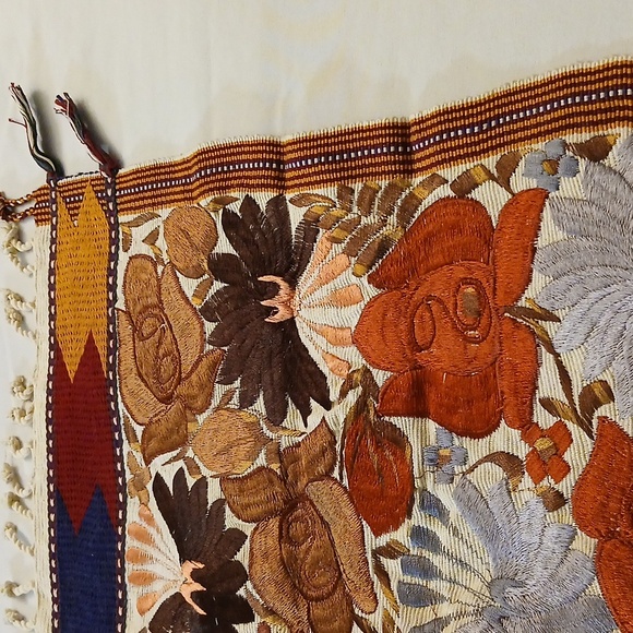 Vintage Embroidered Table Runner - Picture 5 of 10